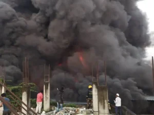 Massive Fire Breaks Out at Godown Near Pakhowal Road