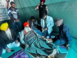 Farmer Leader Jagjit Singh Dallewal Breaks Fast After Farmers’ Release