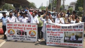 Covid-19 Volunteers Protest in Punjab, Demand Reinstatement After Four Years