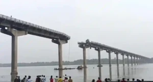 8 Dead, 5 Rescued After Bridge Collapses in Gujarat’s Vadodara; Probe Ordered