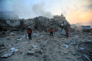 Israeli Airstrikes and Aid Shootings Kill 35 in Gaza as Ceasefire Talks Continue