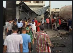 A massive explosion occurred after an LPG tanker collided with a pickup truck .