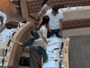 Abuse in Chandigarh Corporation Meeting.