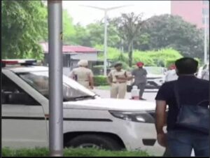 Governor Arrives to Meet Punjab CM.