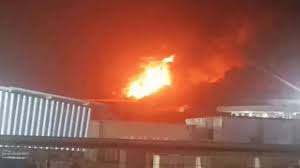 3 car accessories shops burnt