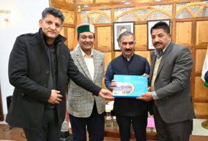 ਦਵਿੰਦਰ ਸਿੰਘ ਸ਼ਿਆਮ ਨੇ ਮੁੱਖ ਮੰਤਰੀ ਨੂੰ ਇੱਕ ਕੌਫੀ ਟੇਬਲ ਬੁੱਕ ਕੀਤੀ ਭੇਟ