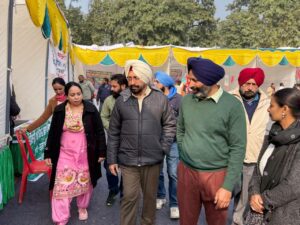 ਪੰਜਾਬ ਸਖੀ ਸ਼ਕਤੀ ਮੇਲੇ` ਦੇ ਦੂਸਰੇ ਦਿਨ ਗ੍ਰਾਹਕਾਂ ਦੀ ਲੱਗੀ ਭੀੜ, ਲੋਕਾਂ ਨੇ ਆਪਣੀਆਂ ਪਸੰਦੀਦਾ ਵਸਤਾਂ ਦੀ ਖਰੀਦਾਰੀ ਕੀਤੀ