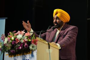 ਟਰਾਂਸਪੋਰਟ ਖੇਤਰ ਵਿੱਚ ਵੱਡੀਆਂ ਕੰਪਨੀਆਂ ਦੀ ਇਜਾਰੇਦਾਰੀ ਖ਼ਤਮ ਕਰਨ ਲਈ ਮੁੱਖ ਮੰਤਰੀ ਦਾ ਵੱਡਾ ਕਦਮ, ‘ਰੋਜ਼ਗਾਰ ਕ੍ਰਾਂਤੀ ਯੋਜਨਾ’ ਅਧੀਨ ਬੇਰੋਜ਼ਗਾਰ ਨੌਜਵਾਨਾਂ ਨੂੰ 505 ਮਿੰਨੀ ਬੱਸ ਪਰਮਿਟ ਸੌਂਪੇ