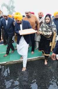 ਸ਼ਹੀਦੀ ਸਭਾ ਮੌਕੇ ਮੁੱਖ ਮੰਤਰੀ ਭਗਵੰਤ ਸਿੰਘ ਮਾਨ ਨੇ ਗੁਰਦੁਆਰਾ ਸ੍ਰੀ ਫ਼ਤਹਿਗੜ੍ਹ ਸਾਹਿਬ ਵਿਖੇ ਮੱਥਾ ਟੇਕਿਆ