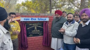 ਵਿਧਾਇਕ ਰਣਬੀਰ ਸਿੰਘ ਭੁੱਲਰ ਨੇ 1 ਕਰੋੜ 5 ਲੱਖ ਰੁਪਏ ਦੀ ਲਾਗਤ ਨਾਲ ਆਰ.ਐਮ.ਸੀ. ਸੜਕਾਂ ਦੇ ਕੰਮਾਂ ਦੇ ਨੀਹ ਪੱਥਰ ਰੱਖੇ