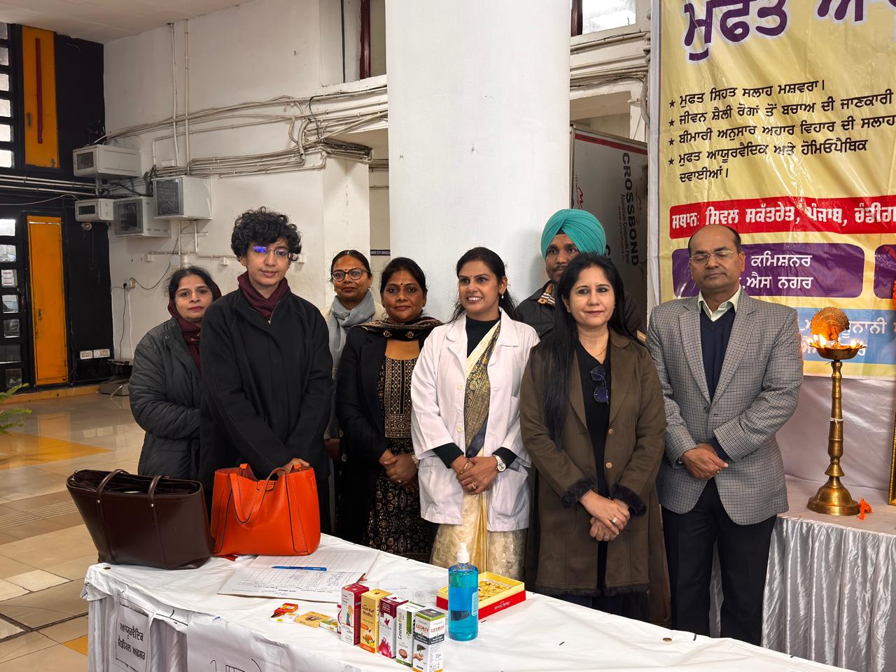 ਮੁਲਾਜ਼ਮਾਂ ਨੂੰ ਬਿਮਾਰੀਆਂ ਬਾਰੇ ਜਾਗਰੂਕ ਕਰਨ ਲਈ ਪੰਜਾਬ ਸਿਵਲ ਸਕੱਤਰੇਤ ਵਿਖੇ ਆਯੂਸ਼ ਮੈਡੀਕਲ ਕੈਂਪ ਲਗਾਇਆ