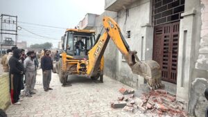 ਜ਼ਿਲ੍ਹਾ ਪੁਲਿਸ ਪ੍ਰਸਾਸਨ ਵੱਲੋਂ ਨਸ਼ਾ ਤਸਕਰਾਂ ਦੀ ਨਾਜਾਇਜ਼ ਉਸਾਰੀਆਂ ਕੀਤੀਆਂ ਨਸ਼ਟ