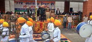 ਡਿਪਟੀ ਕਮਿਸ਼ਨਰ ਸ੍ਰੀ ਰਾਹੁਲ ਨੇ ਤਰਨ ਤਾਰਨ ਵਿਖੇ ਜ਼ਿਲ੍ਹਾ ਪੱਧਰੀ ਗਣਤੰਤਰ ਦਿਵਸ ਸਮਾਰੋਹ ਮੌਕੇ ਲਹਿਰਾਇਆ ਕੌਮੀ ਝੰਡਾ