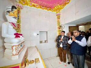 ਪੰਜਾਬ ਦੇ ਰਾਜਪਾਲ ਅਤੇ ਚੰਡੀਗੜ੍ਹ ਦੇ ਪ੍ਰਸ਼ਾਸਕ ਵੱਲੋਂ ਵੈਰੋਵਾਲ ਸਥਿਤ ਜੈਨ ਮੰਦਰ ਦਾ ਦੌਰਾ