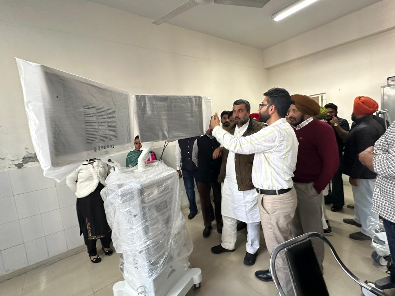 ਜਲਾਲਾਬਾਦ ਵਿਖ਼ੇ ਸਿਹਤ ਸੁਵਿਧਾਵਾਂ ਵਿਚ ਵਾਧਾ, 1 ਕਰੋੜ 64 ਲੱਖ ਦੀ ਲਾਗਤ ਨਾਲ ਸਿਵਲ ਹਸਪਤਾਲ ਜਲਾਲਾਬਾਦ ਵਿਖ਼ੇ ਲਿਆਂਦੇ ਗਈ ਮਸ਼ੀਨ ਤੇ ਵੈਂਟੀਲੇਟਰ – ਜਗਦੀਪ ਕੰਬੋਜ ਗੋਲਡੀ