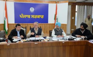 ਸਿਹਤ ਮੰਤਰੀ ਡਾ. ਬਲਬੀਰ ਸਿੰਘ ਵੱਲੋਂ ਮੁੱਖ ਮੰਤਰੀ ਸਿਹਤ ਯੋਜਨਾ ਦੇ ਕਾਰਡ ਬਣਾਉਣ ਦੀ ਪ੍ਰਗਤੀ ਦਾ ਜਾਇਜ਼ਾ