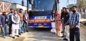 ਅੰਮ੍ਰਿਤਸਰ ਵਿਖੇ ਧਾਰਮਿਕ ਅਸਥਾਨਾਂ ਦੇ ਦਰਸ਼ਨਾਂ ਲਈ ਸ਼ਰਧਾਲੂ ਪਿੰਡ ਰਾਮਗੜ੍ਹ ਸੰਧੂਆਂ ਤੋਂ ਰਵਾਨਾ