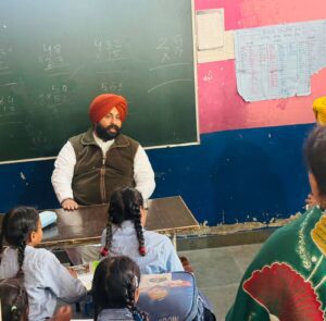 ਭਗਵੰਤ ਮਾਨ ਸਰਕਾਰ ਨੇ ‘ਸਿੱਖਿਆ ਕ੍ਰਾਂਤੀ’ ਨੂੰ ਹੋਰ ਮਜ਼ਬੂਤ ਕਰਨ ਲਈ ਸਖ਼ਤ ਜਵਾਬਦੇਹੀ ਕੀਤੀ ਤੈਅ , 6 ਅਧਿਆਪਕਾਂ ਨੂੰ ਕਾਰਨ ਦੱਸੋ ਨੋਟਿਸ ਕੀਤੇ ਜਾਰੀ