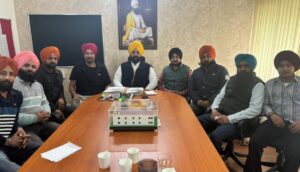 ਨਿੱਕੂਵਾਲ ਯੂਥ ਕਲੱਬ ਵੱਲੋਂ ਕਰਵਾਏ ਜਾਣ ਵਾਲੇ ਕਬੱਡੀ ਕੱਪ ਲਈ ਹਰਜੋਤ ਸਿੰਘ ਬੈਂਸ ਕੈਬਨਿਟ ਮੰਤਰੀ ਨੂੰ ਦਿੱਤਾ ਸੱਦਾ