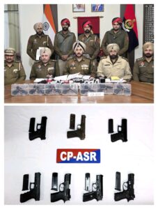 ਅੰਮ੍ਰਿਤਸਰ ਵਿੱਚ ਸਰਹੱਦ ਪਾਰੋਂ ਚੱਲ ਰਹੇ ਹਥਿਆਰ ਤਸਕਰੀ ਨੈੱਟਵਰਕ ਦੇ ਦੋ ਕਾਰਕੁਨ 7 ਪਿਸਤੌਲਾਂ ਸਮੇਤ ਕਾਬੂ