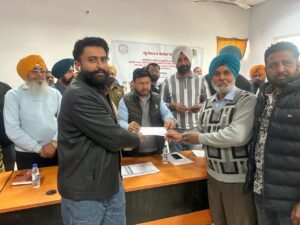 ਕੈਬਨਿਟ ਮੰਤਰੀ ਡਾ. ਰਵਜੋਤ ਸਿੰਘ ਨੇ ਸਰਬਸੰਮਤੀ ਨਾਲ ਚੁਣੀਆਂ ਗਈਆਂ ਪੰਚਾਇਤਾਂ ਨੂੰ ਸੌਂਪੇ ਸਨਮਾਨ ਰਾਸ਼ੀ ਦੇ ਚੈੱਕ