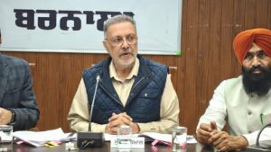 ਮੁੱਖ ਮੰਤਰੀ ਸਿਹਤ ਯੋਜਨਾ ਤਹਿਤ ਜ਼ਿਲ੍ਹਾ ਬਰਨਾਲਾ ‘ਚ ਰੋਜ਼ਾਨਾ 21 ਕੈਂਪਾਂ ਰਾਹੀਂ ਬਣਾਏ ਜਾ ਰਹੇ ਹਨ ਸਿਹਤ ਕਾਰਡ: ਡਾ. ਬਲਬੀਰ ਸਿੰਘ