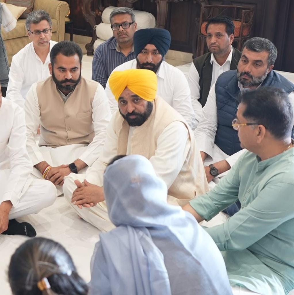 ਮੁੱਖ ਮੰਤਰੀ ਭਗਵੰਤ ਸਿੰਘ ਮਾਨ ਨੇ ਸੰਦੀਪ ਗਿਲਹੋਤਰਾ ਦੇ ਪਰਿਵਾਰ ਨਾਲ ਦੁੱਖ ਸਾਂਝਾ ਕੀਤਾ