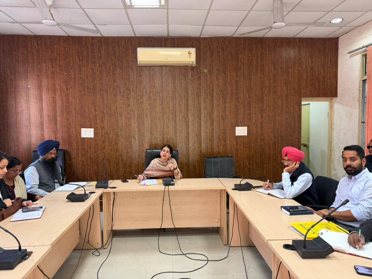 1 ਤੇ 2 ਮਾਰਚ ਨੂੰ ਹੋਣ ਵਾਲੀਆ ਵਿਰਾਸਤੀ ਖੇਡਾਂ ਲਈ ਪ੍ਰਸਾਸ਼ਨ ਵੱਲੋਂ ਅਗਾਓ ਤਿਆਰੀਆਂ ਦੀ ਰੀਵਿਊ ਮੀਟਿੰਗ