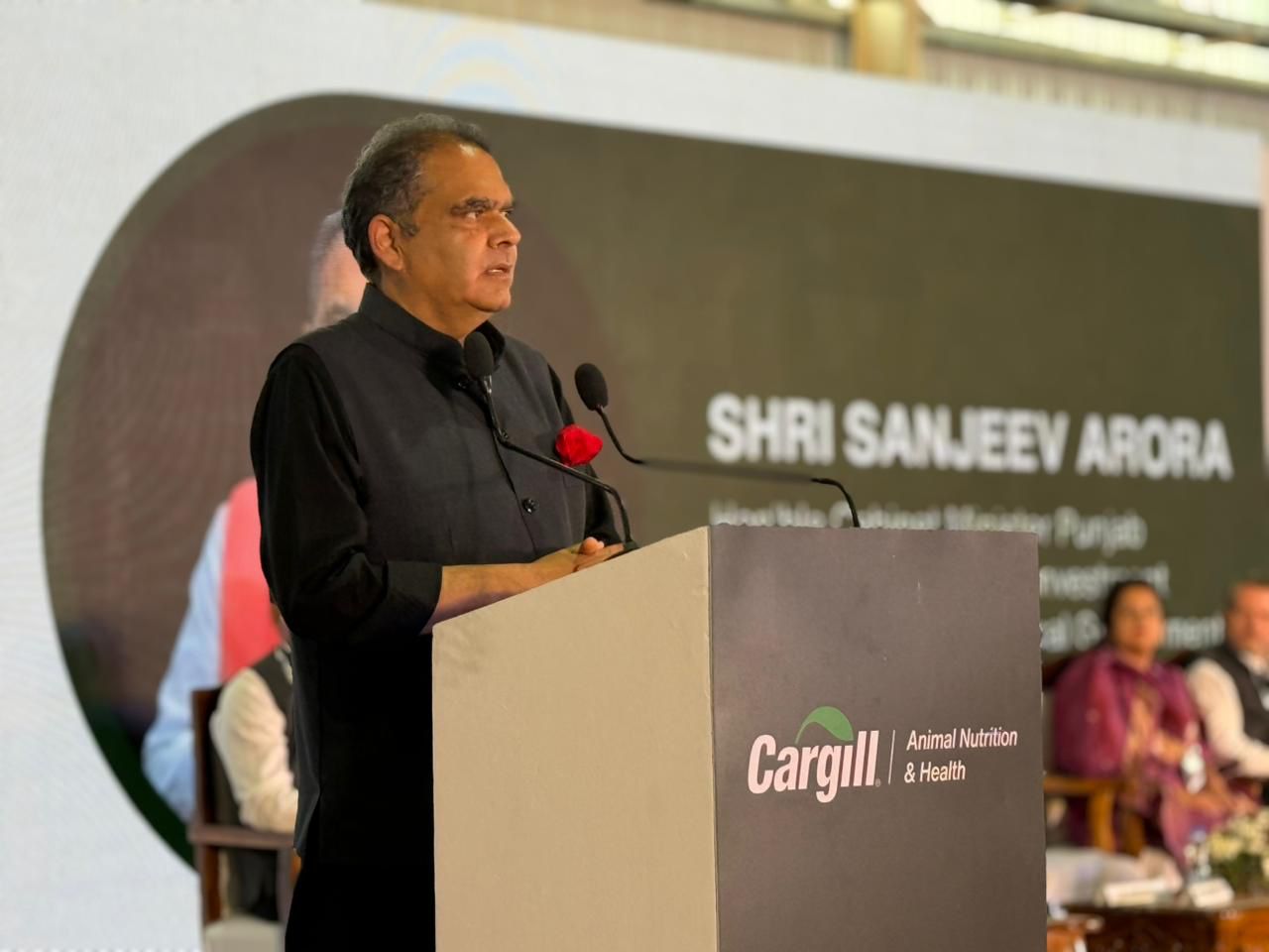 ਕੈਬਿਨੇਟ ਮੰਤਰੀ ਸੰਜੀਵ ਅਰੋੜਾ ਵੱਲੋਂ ਵਜ਼ੀਰਾਬਾਦ, ਮੰਡੀ ਗੋਬਿੰਦਗੜ੍ਹ ਵਿਖੇ ਕਾਰਗਿਲ ਦੇ ਦੱਖਣੀ ਏਸ਼ੀਆ ਦੇ ਸਭ ਤੋਂ ਵੱਡੇ ਪਸ਼ੂ ਚਾਰੇ ਦੇ ਨਿਰਮਾਣ ਪਲਾਂਟ ਦਾ ਉਦਘਾਟਨ
