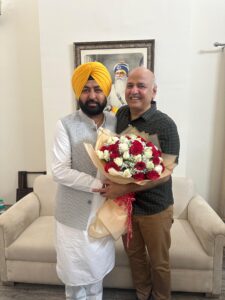 ਹਰਦੀਪ ਸਿੰਘ ਮੁੰਡੀਆ ਨੇ ਨਵੀਂ ਦਿੱਲੀ ਵਿਖੇ ਅਰਵਿੰਦ ਕੇਜਰੀਵਾਲ ਤੇ ਮਨੀਸ਼ ਸਿਸੋਦੀਆ ਨੂੰ ਮਿਲ ਕੇ ਮੁਬਾਰਕਬਾਦ ਦਿੱਤੀ