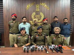 ਬਠਿੰਡਾ ਪੁਲਿਸ ਨੇ ਦੋ ਵਿਅਕਤੀਆਂ ਨੂੰ 8,27,600 ਪਰੇਗਾਬਾਲਨ ਕੈਪਸੂਲ ਆਈ.ਪੀ 300 ਐੱਮ.ਜੀ, 20000 ਟਰਾਮਾਡੋਲ ਗੋਲੀਆਂ  ਸਮੇਤ ਦਬੋਚਿਆ।