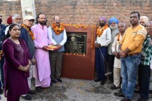 ਕੈਬਨਿਟ ਮੰਤਰੀ ਮੋਹਿੰਦਰ ਭਗਤ ਨੇ ਸਾਈਂ ਕਲੋਨੀ ’ਚ ਗਲੀਆਂ ਦੇ ਨਿਰਮਾਣ ਦੇ ਕਾਰਜ ਦਾ ਨੀਂਹ ਪੱਥਰ ਰੱਖਿਆ