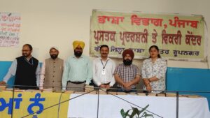 ਸ਼ਹੀਦ ਭਗਤ ਸਿੰਘ, ਰਾਜਗੁਰੂ ਅਤੇ ਸੁਖਦੇਵ ਜੀ ਦੀ ਸ਼ਹੀਦੀ ਨੂੰ ਸਮਰਪਿਤ ਪ੍ਰੋਗਰਾਮ ਦੌਰਾਨ ਪੁਸਤਕ ਪ੍ਰਦਰਸ਼ਨੀ ਆਯੋਜਿਤ