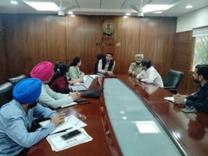 ਜ਼ਿਲ੍ਹੇ ਵਿੱਚ ਪੈਟਰੋਲ/ਡੀਜ਼ਲ ਤੇ ਐਲ ਪੀ ਜੀ ਦੀ ਕੋਈ ਘਾਟ ਨਹੀਂ: ਡਿਪਟੀ ਕਮਿਸ਼ਨਰ ਅਦਿੱਤਿਆ ਡੇਚਲਵਾਲ