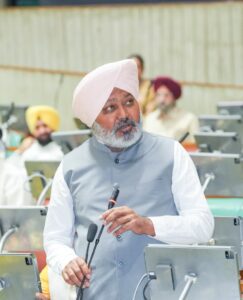 ਕਾਂਗਰਸੀ ਵਿਧਾਇਕ ਵੱਲੋਂ ਸਪੀਕਰ, ਮੰਤਰੀਆਂ ਅਤੇ ‘ਆਪ’ ਵਿਧਾਇਕਾਂ ਨੂੰ ‘ਬੰਧੂਆ ਮਜ਼ਦੂਰ’ ਕਹਿਣਾ ਸੰਵਿਧਾਨ ਅਤੇ ਲੋਕ ਫਤਵੇ ਦਾ ਅਪਮਾਨ: ਹਰਪਾਲ ਸਿੰਘ ਚੀਮਾ