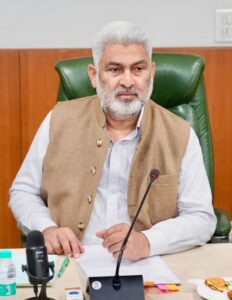 ਕੇਂਦਰ ਸਰਕਾਰ ਨੂੰ ਪੱਛਮੀ ਏਸ਼ੀਆ ਵਿੱਚ ਤਣਾਅ ਦੇ ਮੱਦੇਨਜ਼ਰ ਐਲਪੀਜੀ, ਪੈਟਰੋਲ, ਡੀਜ਼ਲ ਦੀ ਕੋਈ ਕਮੀ ਨਹੀਂ ਆਉਣ ਦੇਣੀ ਚਾਹੀਦੀ: ਲਾਲ ਚੰਦ ਕਟਾਰੂਚੱਕ