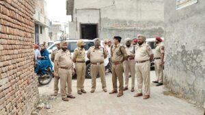 ‘ਯੁੱਧ ਨਸ਼ਿਆਂ ਵਿਰੁੱਧ’: ਸ੍ਰੀ ਮੁਕਤਸਰ ਸਾਹਿਬ ਵਿੱਚ ਨਸ਼ਾ ਤਸਕਰ ਵੱਲੋਂ ਗੈਰ ਕਾਨੂੰਨੀ ਤਰੀਕੇ ਨਾਲ ਬਣਾਈ ਇਮਾਰਤ ‘ਤੇ ਚੱਲਿਆ ਬੁਲਡੋਜ਼ਰ   ‘ਯੁੱਧ ਨਸ਼ਿਆਂ ਵਿਰੁੱਧ’: ਸ੍ਰੀ ਮੁਕਤਸਰ ਸਾਹਿਬ ਵਿੱਚ ਨਸ਼ਾ ਤਸਕਰ ਵੱਲੋਂ ਗੈਰ ਕਾਨੂੰਨੀ ਤਰੀਕੇ ਨਾਲ ਬਣਾਈ ਇਮਾਰਤ ‘ਤੇ ਚੱਲਿਆ ਬੁਲਡੋਜ਼ਰ