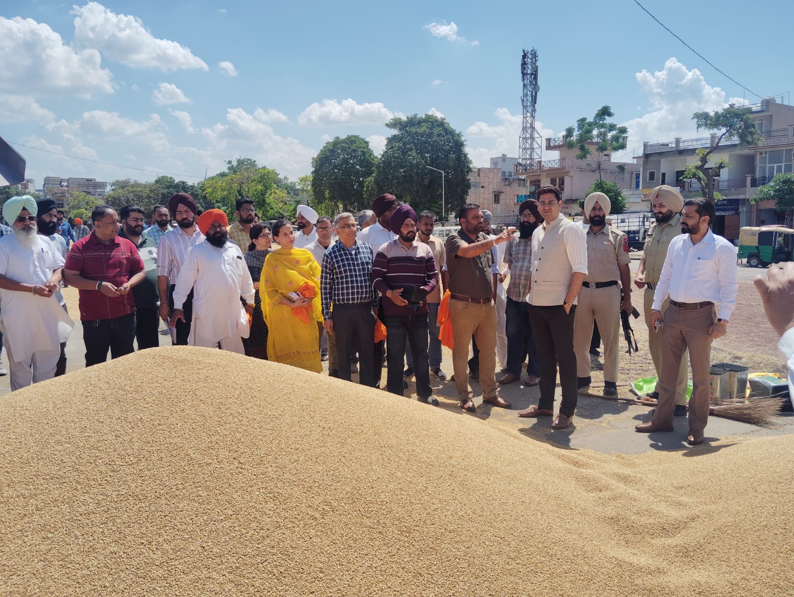 ਡਿਪਟੀ ਕਮਿਸ਼ਨਰ ਵੱਲੋਂ ਰੂਪਨਗਰ ਅਨਾਜ ਮੰਡੀ ਦਾ ਅਚਨਚੇਤ ਦੌਰਾ