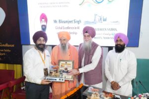 ਸਪੀਕਰ ਨੇ ਉੱਘੀਆਂ ਅਤੇ ਵਿਲੱਖਣ ਸ਼ਖਸੀਅਤਾਂ ਨੂੰ ਭਾਰਤ ਵਿਭੂਸ਼ਣ ਸਨਮਾਨ ਪ੍ਰਦਾਨ ਕੀਤਾ