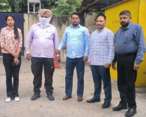 10000 ਰੁਪਏ ਰਿਸ਼ਵਤ ਲੈਂਦਾ ਨਾਇਬ ਕੋਰਟ ਵਿਜੀਲੈਂਸ ਬਿਊਰੋ ਵੱਲੋਂ ਰੰਗੇ ਹੱਥੀਂ ਕਾਬੂ