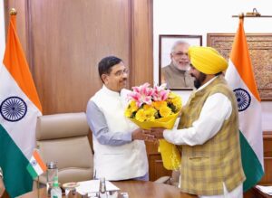 ਕਿਸਾਨਾਂ ਲਈ ਵੱਡੀ ਰਾਹਤ; ਪੰਜਾਬ ਵਿੱਚ ਭਾਰਤੀ ਖੁਰਾਕ ਨਿਗਮ ਦੇ ਗੋਦਾਮਾਂ ਵਿੱਚ ਪਏ 155 ਲੱਖ ਮੀਟ੍ਰਿਕ ਟਨ ਚੌਲ ਅਤੇ ਕਣਕ ਦੇ ਸਟਾਕ ਦੀ ਲਿਫਟਿੰਗ ਲਈ ਵਿਸ਼ੇਸ਼ ਰੇਲ ਗੱਡੀਆਂ ਚਲਾਈਆਂ ਜਾਣਗੀਆਂ: ਮੁੱਖ ਮੰਤਰੀ ਭਗਵੰਤ ਸਿੰਘ ਮਾਨ