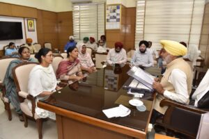 ਵਿੱਤ ਮੰਤਰੀ ਹਰਪਾਲ ਸਿੰਘ ਚੀਮਾ ਵੱਲੋਂ ਮੁਲਾਜ਼ਮ ਯੂਨੀਅਨਾਂ ਨਾਲ ਮੀਟਿੰਗਾਂ, ਜਾਇਜ਼ ਮੰਗਾਂ ‘ਤੇ ਜਲਦੀ ਕਾਰਵਾਈ ਦਾ ਦਿੱਤਾ ਭਰੋਸਾ