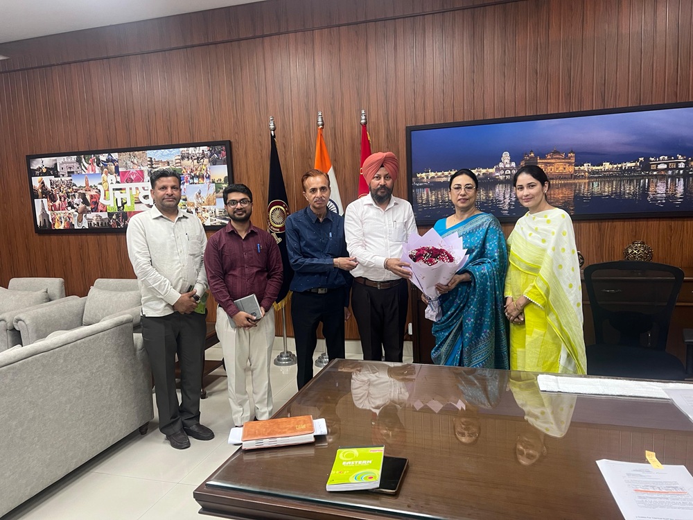 ਮਾਲ ਵਿਭਾਗ ਦੇ ਅਧਿਕਾਰੀਆਂ ਵੱਲੋਂ ਡਵੀਜਨਲ ਕਮਿਸ਼ਨਰ ਦਾ ਸਵਾਗਤ