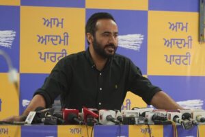 ਆਪ’ ਆਗੂਆਂ ਦੇ ਘਰਾਂ ‘ਤੇ ਈਡੀ-ਸੀਬੀਆਈ ਦੀਆਂ ਰੇਡਾਂ ਕਰਵਾ ਕੇ ਅਮਿਤ ਸ਼ਾਹ ਪਾਰਟੀ ਤੋੜਨ ਦੀ ਕੋਸ਼ਿਸ਼ ਕਰ ਰਹੇ ਹਨ: ਮੀਤ ਹੇਅਰ