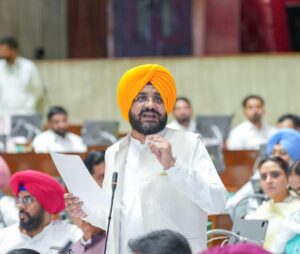 ਅੰਤਰਰਾਸ਼ਟਰੀ ਮਜ਼ਦੂਰ ਦਿਵਸ ਮੌਕੇ ਕਿਰਤ ਮੰਤਰੀ ਤਰੁਨਪ੍ਰੀਤ ਸਿੰਘ ਸੌਂਦ ਵੱਲੋਂ ਘੱਟੋ-ਘੱਟ ਉਜਰਤਾਂ ਦੀਆਂ ਬੇਸਿਕ ਰੇਟ ਵਧਾਉਣ ਸਬੰਧੀ ਮਤਾ ਪੰਜਾਬ ਵਿਧਾਨ ਸਭਾ ਵਿੱਚ ਪੇਸ਼