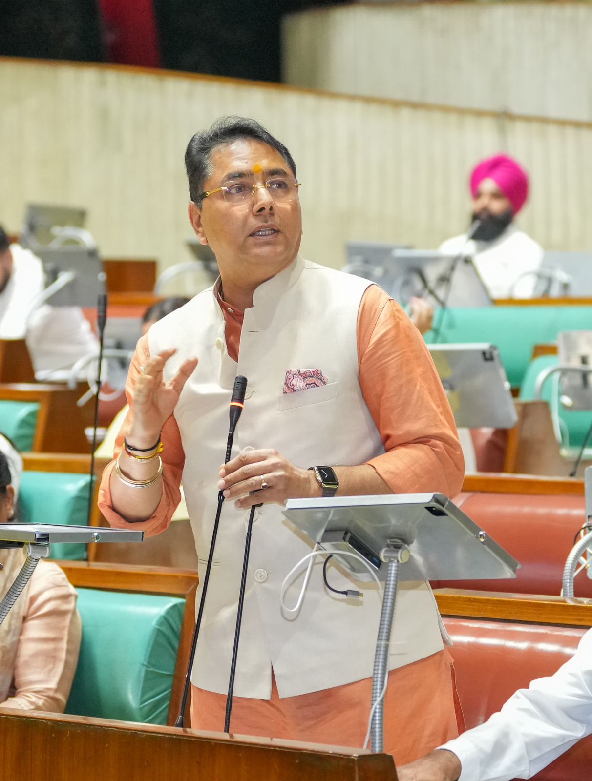 ਮਜ਼ਦੂਰ ਸਾਡੇ ਵਿਕਾਸ ਦੀ ਨੀਂਹ, ਅਮਨ ਅਰੋੜਾ ਵੱਲੋਂ ਮਈ-ਦਿਵਸ ‘ਤੇ ਕਾਮਿਆਂ ਦੀ ਕਿਰਤ ਨੂੰ ਸਲਾਮ