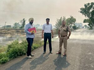 ਐੱਸ ਡੀ ਐਮ ਡੇਰਾ ਬਾਬਾ ਨਾਨਕ ਅਦਿੱਤਿਆ ਸ਼ਰਮਾ ਵੱਲੋਂ ਪੁਲਿਸ ਤੇ ਖੇਤੀਬਾੜੀ ਵਿਭਾਗ ਦੀ ਟੀਮ ਨਾਲ ਇਲਾਕੇ ਦਾ ਦੌਰਾ