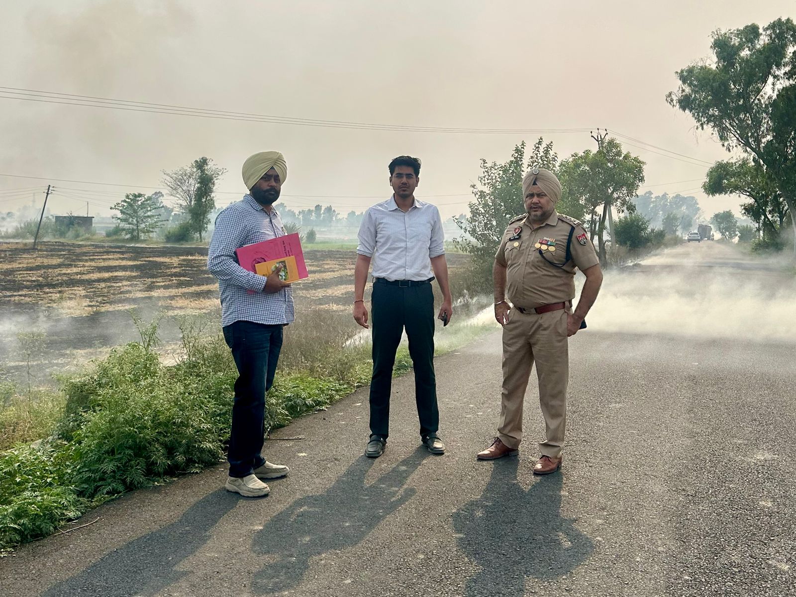 ਐੱਸ ਡੀ ਐਮ ਡੇਰਾ ਬਾਬਾ ਨਾਨਕ ਅਦਿੱਤਿਆ ਸ਼ਰਮਾ ਵੱਲੋਂ ਪੁਲਿਸ ਤੇ ਖੇਤੀਬਾੜੀ ਵਿਭਾਗ ਦੀ ਟੀਮ ਨਾਲ ਇਲਾਕੇ ਦਾ ਦੌਰਾ