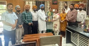 ਵਿਧਾਇਕ ਬੁੱਧ ਰਾਮ ਵੱਲੋਂ ਦਸਵੀਂ ਅਤੇ ਬਾਰ੍ਹਵੀਂ ਪ੍ਰੀਖਿਆਵਾਂ ਵਿਚੋਂ ਮੈਰਿਟ ‘ਤੇ ਆਈਆਂ ਵਿਦਿਆਰਥਣਾਂ ਦਾ ਸਨਮਾਨ